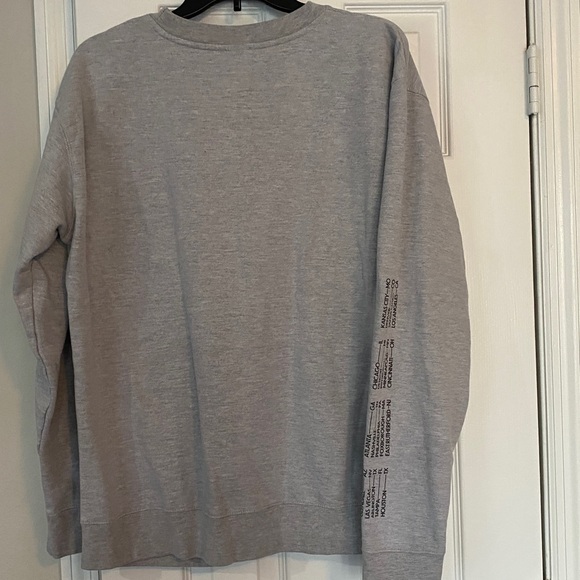 TAYLOR SWIFT 2023 ERAs Tour XL Sweatshirt. Looks new.Mostly Cotton.Date & Cities - Picture 9 of 12